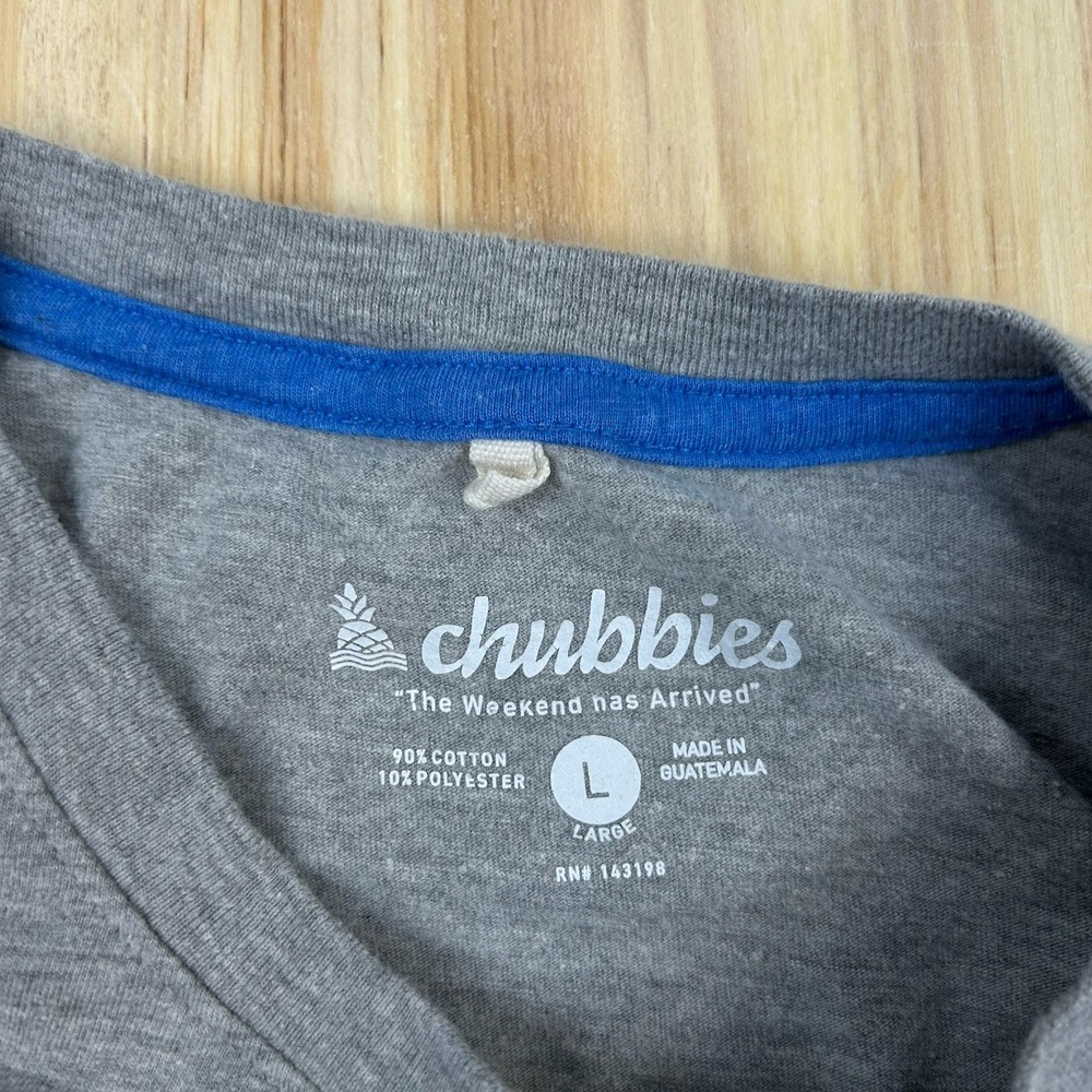 Chubbies T-shirt Mens‎ Size Large Sky's Out Thighs Out Gray Summer Sun Funny - Picture 3 of 7